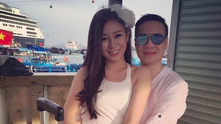Viral Wanita Cantik Baru Tahu Suaminya Kaya Raya Jelang Menikah Sebuah kisah cinta dari Vietnam buktikan cinta tak dilihat dari harta jadi viral. Seorang wanita baru ketahui sang suami kaya raya setelah menikah dengannya.