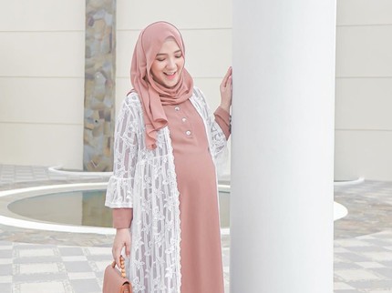 Ibu Hamil, Tengok Inspirasi 5 Model Busana Hijab untuk Kondangan Minggu Ini