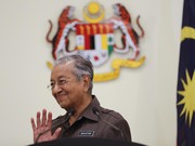 Eks PM Malaysia Mahathir Dirawat di RS Jantung karena Infeksi