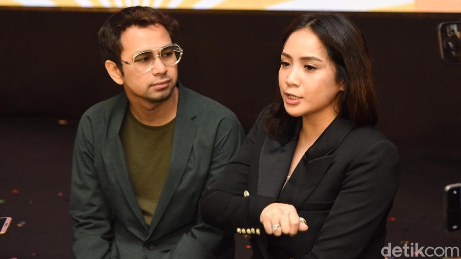 Nggak cuma Pevita Pearce yang bisa halu 'berfoto' bareng tokoh idola macam Justin Bieber dari hasil rekayasa digital.