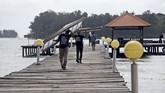 FOTO: Melihat dari Dekat Sebaru Kecil, Pulau Observasi Corona Melihat dari dekat Pulau Sebaru Kecil yang menjadi tempat karantina dan observasi risiko virus corona 188 ABK WNI yang dievakuasi dari kapal pesiar World Dream.