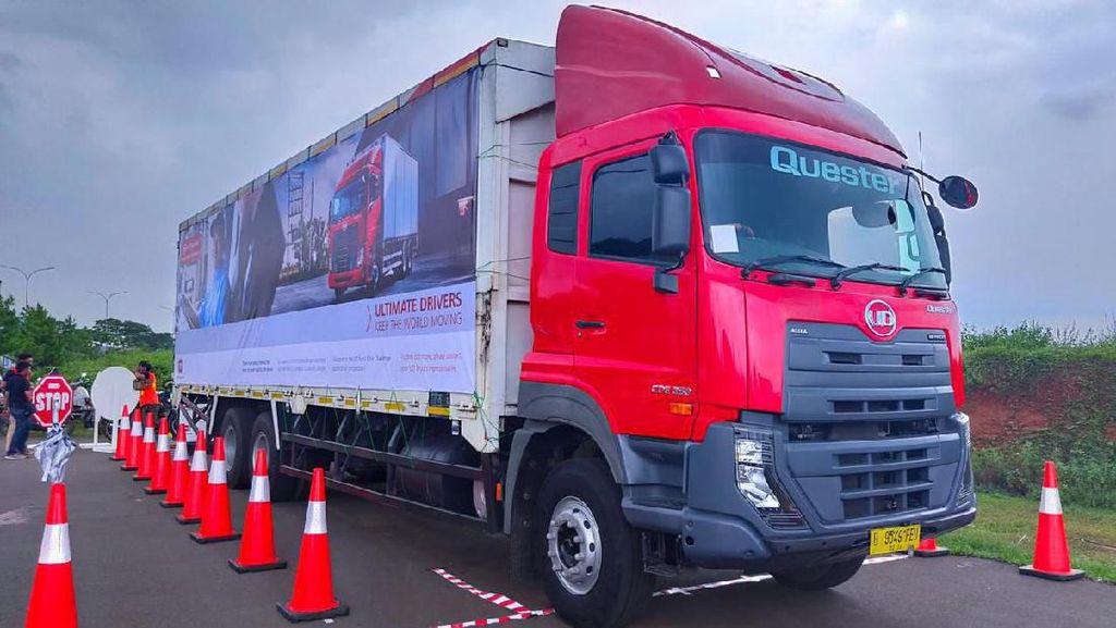 UD Trucks Teken MoU Kelola Kendaraan Logistik Pertamina Patra Niaga