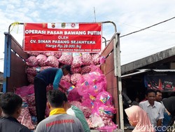 7 Ton Bawang Putih Murah Dijual di Pasar Soreang Bandung