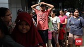 FOTO: Wajah-wajah di Bawah Atap Pengungsian Banjir Jakarta Ada belasan ribu warga (ribuan kepala keluarga) di sejumlah wilayah Jakarta yang terpaksa harus berada di posko pengungsian karena rumah mereka kebanjiran.