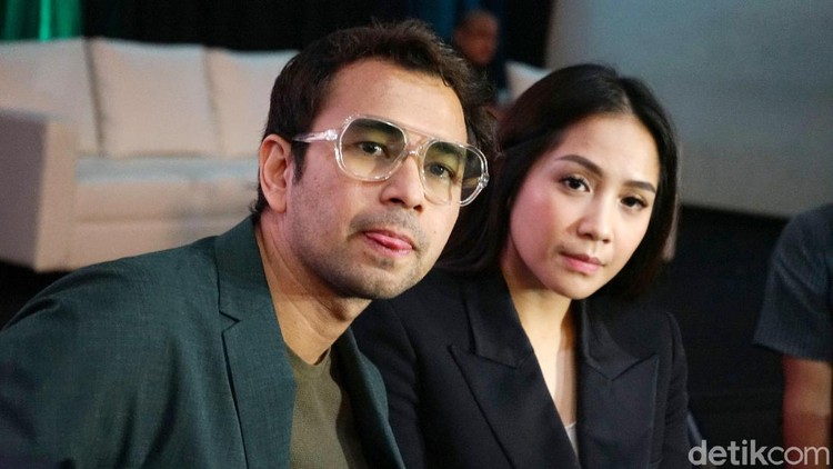 Raffi Ahmad dan Nagita Slavina saat dijumpai di kawasan Gatot Subroto.