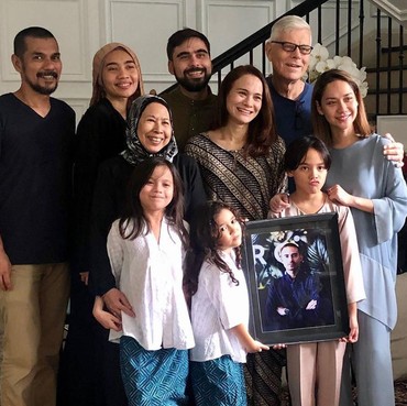 BCL Foto Bareng Keluarga, Ashraf Sinclair 'Ikut' Hadir