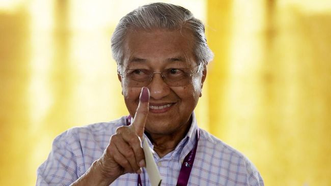 Mantan PM Malaysia Mahathir Mohamad menjalani perawatan di Institut Jantung Negara (IJN). Dia menjalani prosedur elektif pada 8 Januari lalu.