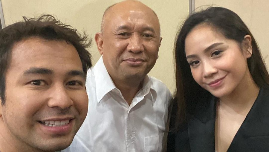 Keluarga Jadi Inspirasi Raffi Ahmad Perluas Kerajaan Bisnisnya Momen liburan keliling dunia membuat Raffi Ahmad terinspirasi untuk menggarap bisnis wahana hiburan keluarga.