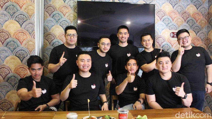 gaaram ayam goreng hitam legam seperti batu bara