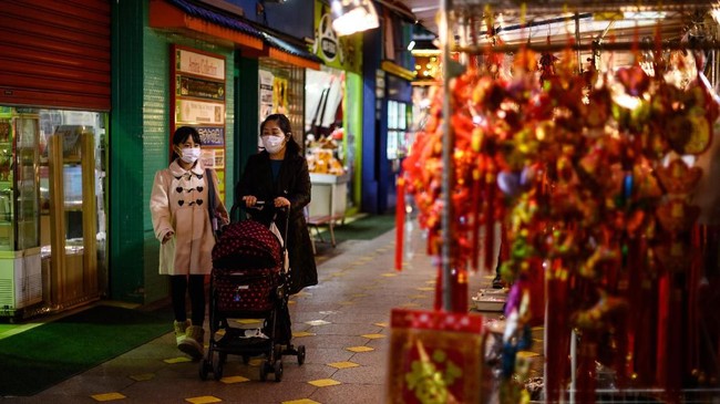Jepang memperluas penerapan keadaan darurat virus corona di tiga prefektur yakni Osaka, Kyoto, dan Hyogo.