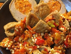 Yuk! Ngemil Bakso Penyet Super Pedas yang Bikin Baper di Sini