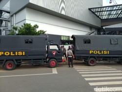 AEON Jakarta Garden City Cakung Masih Dijaga Polisi Usai Ricuh