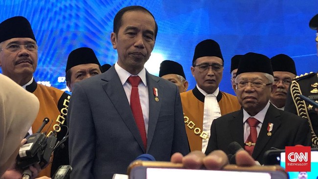 Presiden Jokowi mempercepat uji coba Kartu Prakerja untuk menekan dampak ekonomi dari wabah virus corona.