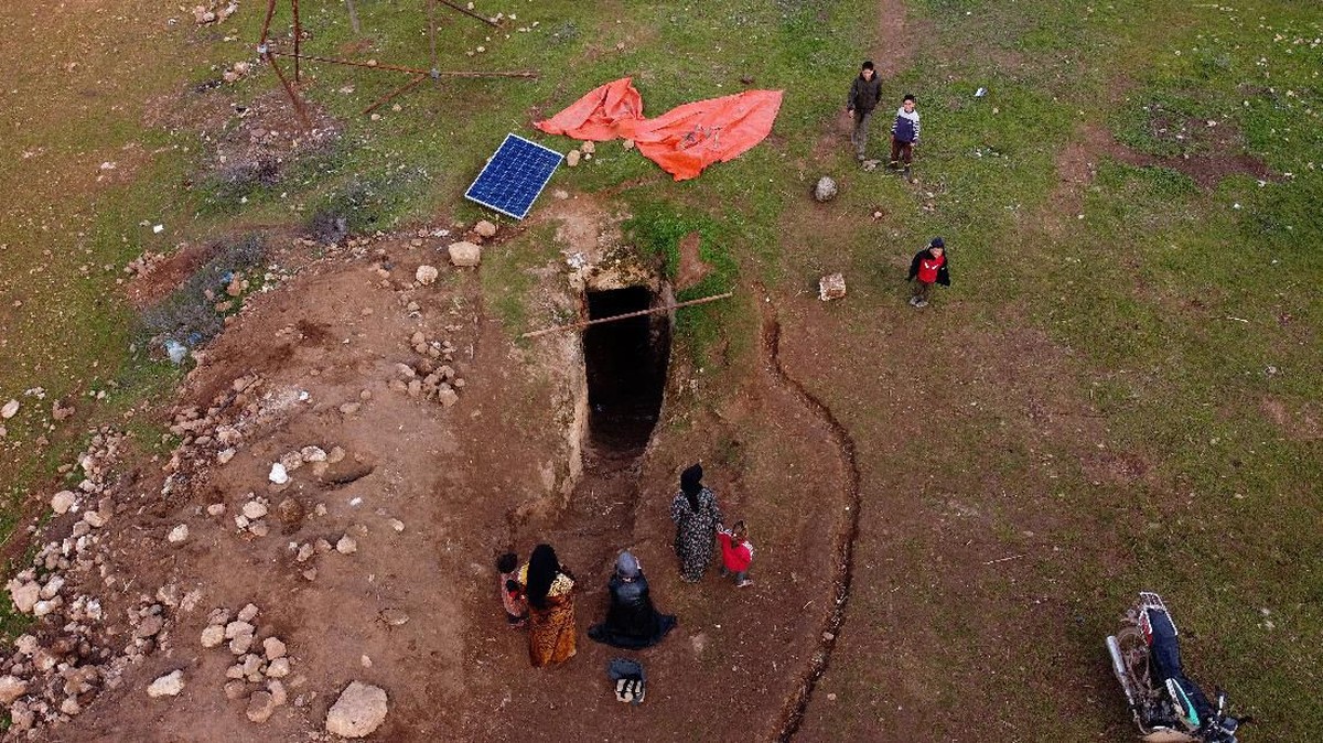 FOTO: 'Hunian' Bawah Tanah Pengungsi Suriah dari Serangan Bom