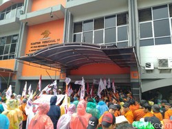 Video Karyawan PT Pos Indonesia Demo, Minta Direksi Dicopot
