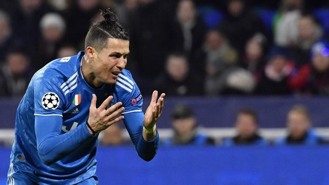 Juventus' Portuguese forward Cristiano Ronaldo reacts during the UEFA Champions League round of 16 first-leg football match between Lyon and Juventus at the Parc Olympique Lyonnais stadium in Decines-Charpieu, central-eastern France, on February 26, 2020. (Photo by Philippe DESMAZES / AFP)