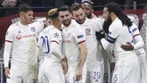 FOTO: Ronaldo Tak Kuasa Bantu Juventus Atasi Lyon Cristiano Ronaldo tak mampu membantu Juventus menghindari kekalahan melawan Lyon pada babak 16 besar Liga Champions.