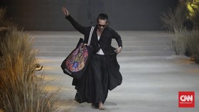 FOTO: Berterima Kasih pada Bumi lewat Fashion Rhapsody