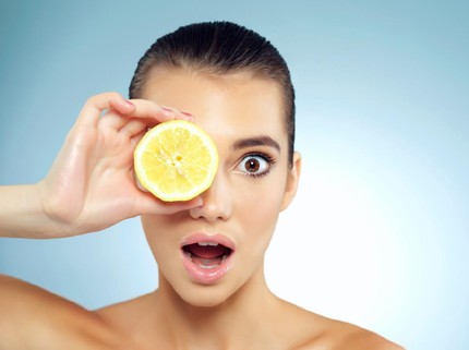 10 Alasan Pentingnya Memakai Serum Vitamin C dalam Rutinitas Skincare Harian
