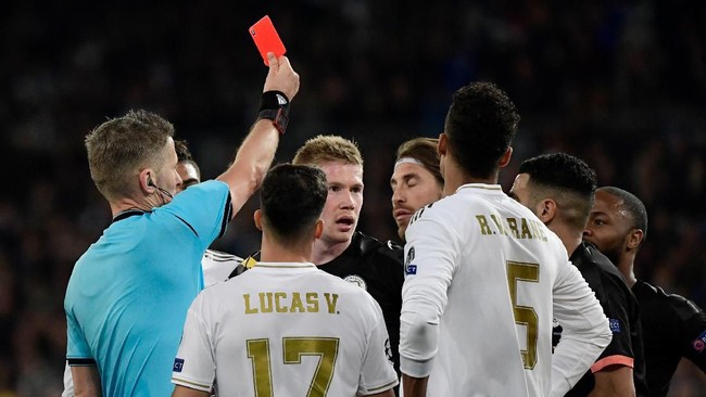 Wasit asal Italia, Daniele Orsato, yang memimpin pertandingan Chelsea vs Real Madrid menyisakan kenangan buruk bagi Los Blancos.