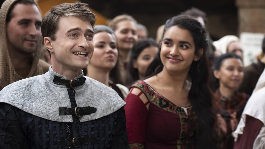 Geraldine Viswanathan senang dapat beradu peran dengan Daniel Radcliffe di serial Miracle Workers. 