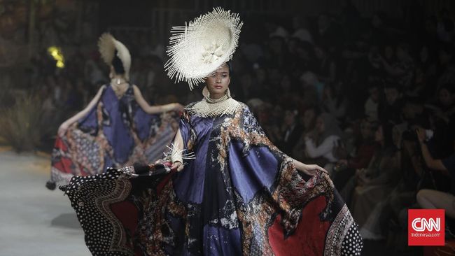Lewat gelaran bertajuk "Harmoni Bumi", sebanyak 13 desainer dan label mode menginterpretasikan Bumi dalam sejumlah koleksinya.