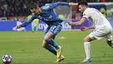 FOTO: Ronaldo Tak Kuasa Bantu Juventus Atasi Lyon Cristiano Ronaldo tak mampu membantu Juventus menghindari kekalahan melawan Lyon pada babak 16 besar Liga Champions.