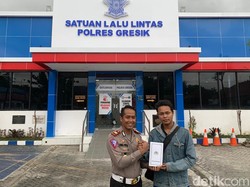 Pria yang Adang Bus dengan Motor di Gresik Diapresiasi Reward