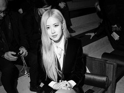 Rose BLACKPINK Dipuji Shakira Nyanyi Waka Waka di Knowing Brothers