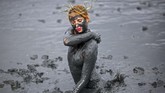 NYALANG: Suka Cita dalam Bayang Semu Pesta pora di karnaval Brasil, Spanyol, Jerman hingga peragaan busana di Trocadero, Prancis mengisi foto pilihan CNNIndonesia.com pekan ini.