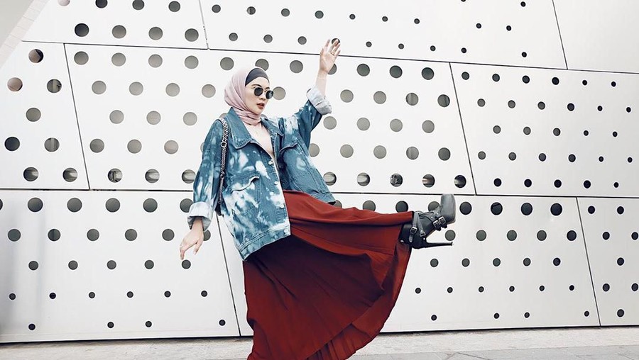 Indah Dewi Pertiwi merintis bisnis busana muslim karena kecintaan terhadap dunia fashion.