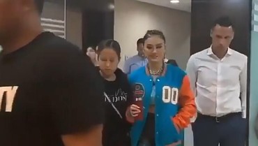 Raphael Maitimo Pindah Klub Bola, Agnez Mo Muncul Hingga Netizen Heboh