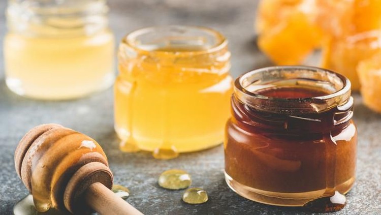 Madu dikenal punya banyak manfaat, baik untuk kesehatan hingga kecantikan. Tapi hati-hati Bun karena madu ternyata juga bisa berbahaya untuk kesehatan.