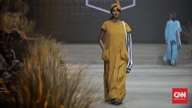 FOTO: Berterima Kasih pada Bumi lewat Fashion Rhapsody