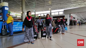Satgas Waspadai Kasus Covid Baru dari Jemaah Umrah Satgas mewaspadai kasus covid-19 baru yang datang dari jemaah umrah sejak dibuka kembali oleh pemerintah Arab Saudi mulai 1 November.