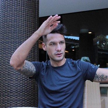 5 Fakta Raphael Maitimo, Pesepakbola yang Diduga Gebetan Agnez Mo