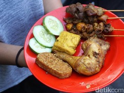 RM Ibu Ida: Raos Pisan! Makan Ayam dan Bandeng  Prasmanan Murah Meriah