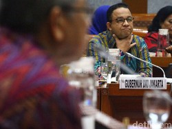 Terbitkan Pergub Sanksi Pelanggar PSBB, Anies: Agar Warga Lebih Disiplin