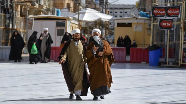 Saat hendak berusaha bangkit, pariwisata Irak dihantam oleh virus corona yang membuat sepi kunjungan peziarah Syiah.
