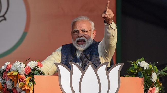 In this photo taken on February 3, 2020, India's Prime Minister and Bharatiya Janata Party (BJP) leader Narendra Modi gestures as he speaks during a rally for the upcoming Delhi state elections in New Delhi. - A diminutive former tax inspector is in the cross-hairs of Indian Prime Minister Narendra Modi's ruling party as it battles to take back power in Delhi's legislative elections on January 8. (Photo by Money SHARMA / AFP)