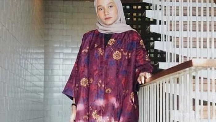 Bingung Pilih Busana Formal? Ini Model Gaun Batik yang Bikin Kamu Lebih Anggun