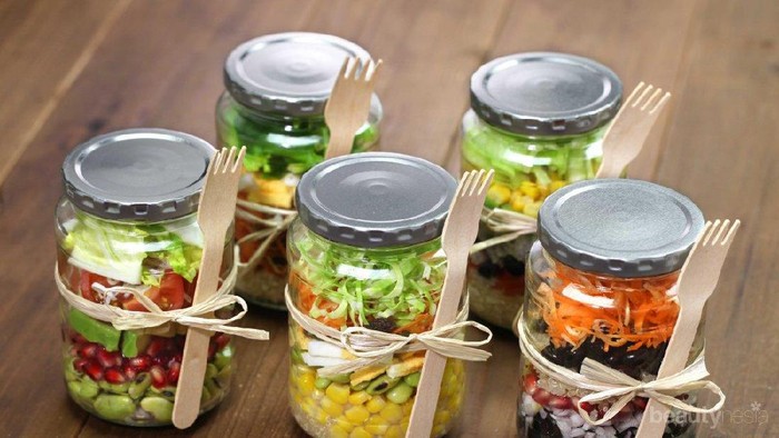 6 Kreasi Mason Jar Salad untuk Santap Siang