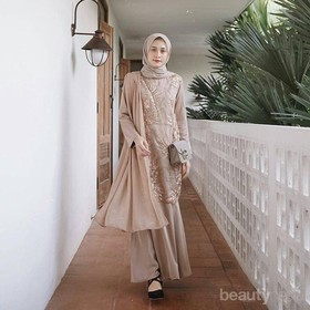 Bingung Pilih Model Baju Pesta Muslim? Yuk, Intip Gaya 4 Seleb Ini!
