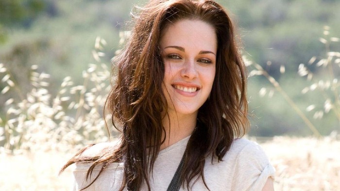 Ditinggal Tunangan Robert Pattinson, Kristen Stewart Pacari Wanita?