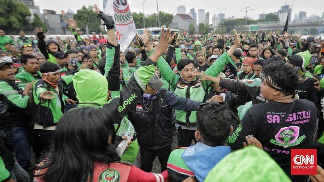 Gojek dan Grab melontarkan reaksi terkait dengan rusuh di Yogyakarta antara pengemudi ojek online (ojol) dan penagih hutang (DC).
