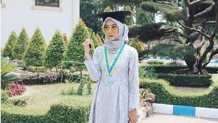 [FORUM] Berniat untuk pakai kebaya wisuda model dress begini enggak?