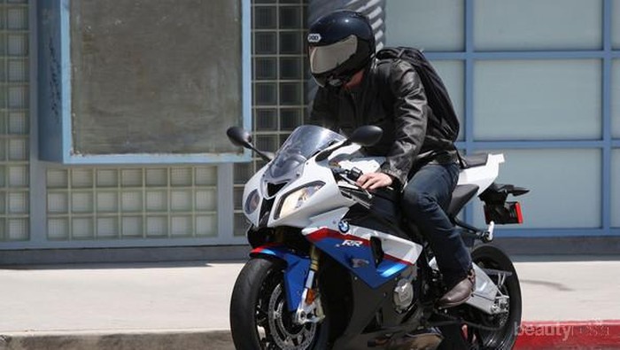 [FORUM] Boncengan motor sama cowok yang bukan muhrim dosa gak sih?