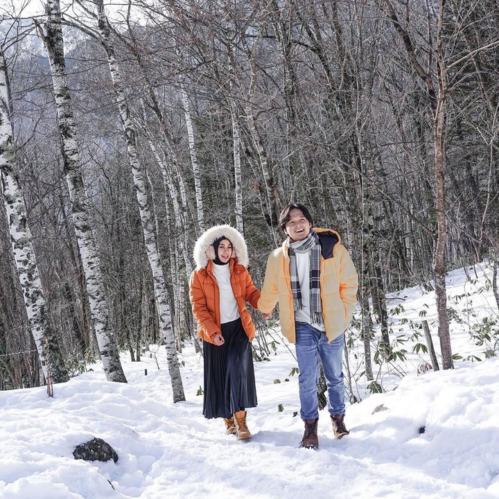 <p>Foto-foto romantisnya curi perhatian netizen dan penggemarnya.(Foto: Instagram @anisarahma_12)</p>