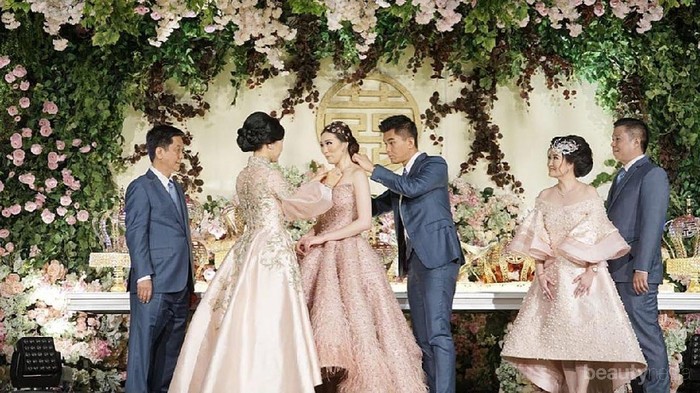 Ternyata Ini Fakta Souvenir dan Doorprize Pernikahan Pasangan Crazy Rich Surabaya