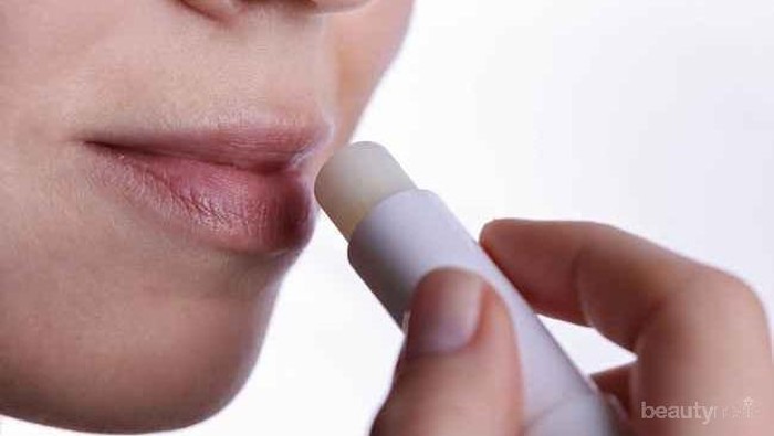 Tips Mudah Rawat Bibir Pecah-pecah, Lakukan 5 Hal Simpel Ini Yuk!